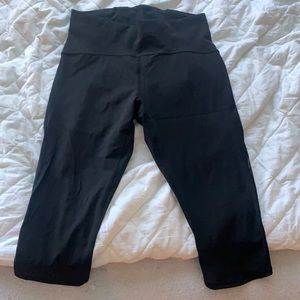 Black cropped lululemons